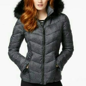 SOLD ON M..NEW Guess Puffer Coat M